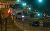 Đâm xe khủng bố kinh hoàng ở phố đi bộ Barcelona, ít nhất 93 người thương vong
